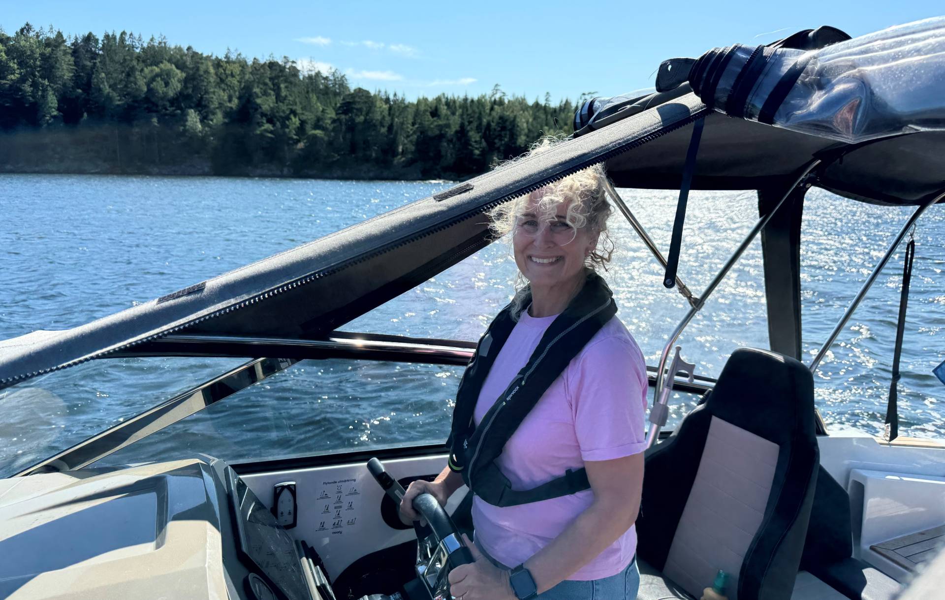 ATL_Helen_sommar_motorbåt.jpg