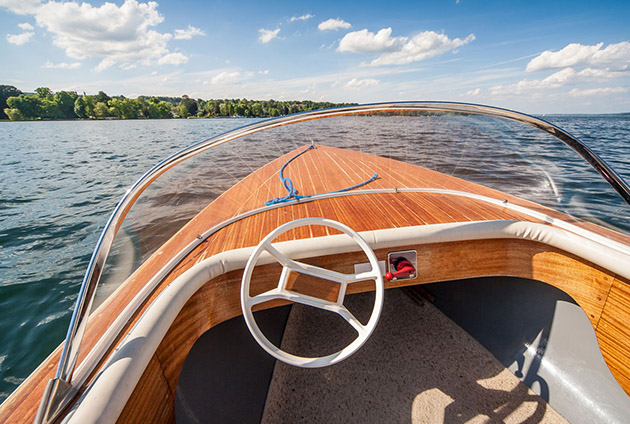 Fritidsbåt i trämaterial